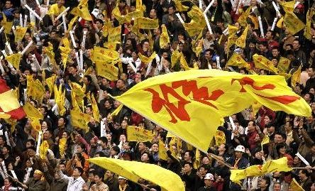 四川足球危在旦夕生死时刻球员举拳明志:“我去”,雄起!