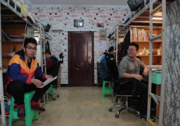 学校床选上铺还是下铺,大一新生选床