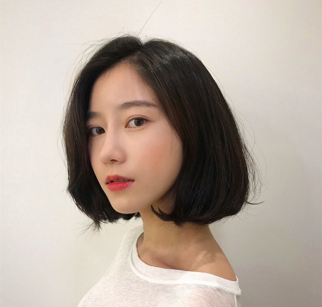 大脸女生适合的短发型减龄,30-40岁简易大脸减龄短发扎法