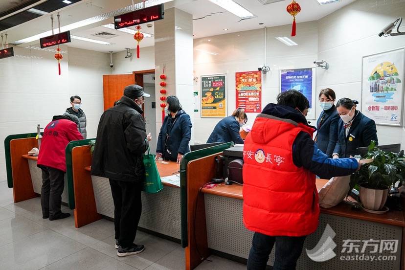 方寸之间展牛气86岁老邮迷准备圆了自己多年的梦