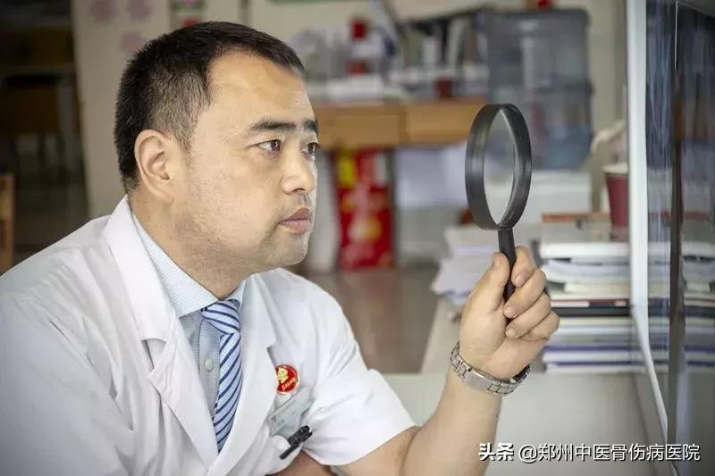 长短腿步态和跳跃性步态,大腿往内旋转纠正步态