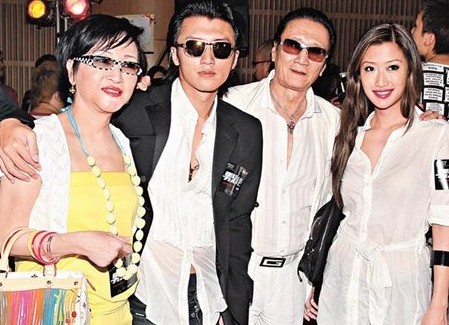 谢霆锋十几岁就喜欢王菲吗,谢霆锋14岁唱的歌