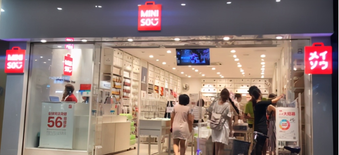 85后夫妻年入16亿,95后夫妻靠摆地摊日入九千