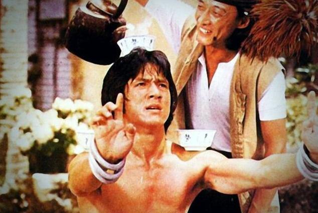 成龙年轻时真能打过李小龙吗,成龙功夫小子打醉拳