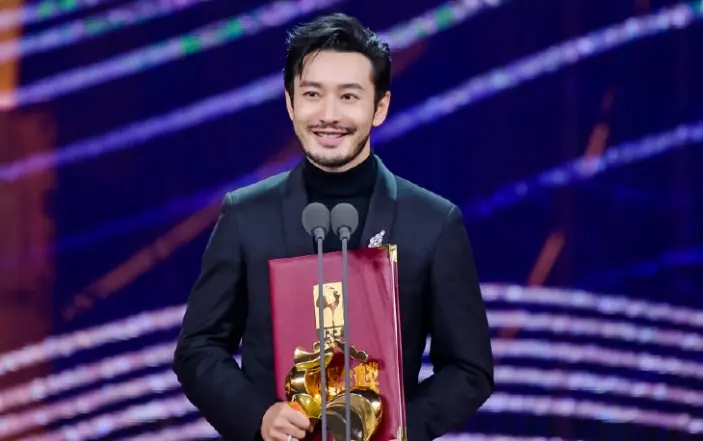 杨颖黄晓明最开始照片,杨颖靠黄晓明火的前后