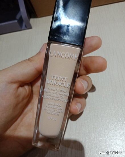 兰蔻新奇迹薄纱粉底液p-01,兰蔻奇迹薄纱粉底液黑盖真假辨别