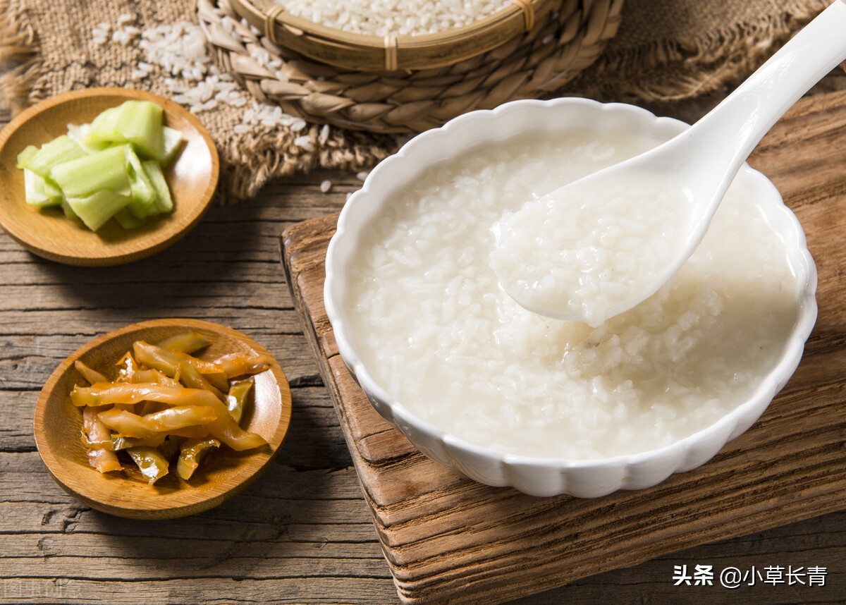 妈妈煲的一碗白米粥,一碗热气腾腾的白粥