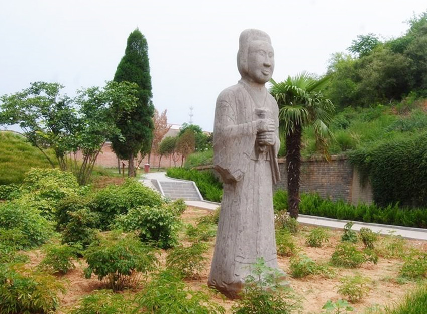 中国哪个地方的人死后葬在家里,中国有把过世的人葬在沙漠的吗