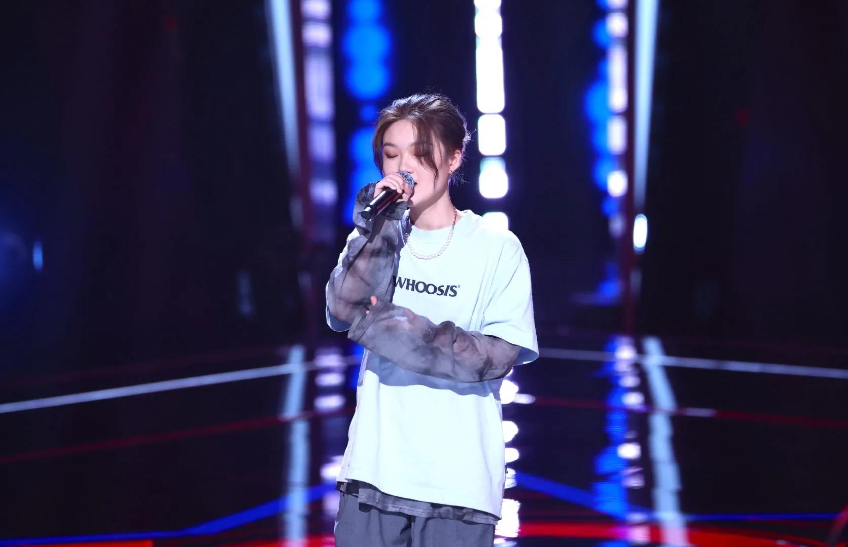 中国好声音2021张露馨pk曾溯恕,中国好声音2021曾朔硕盲选