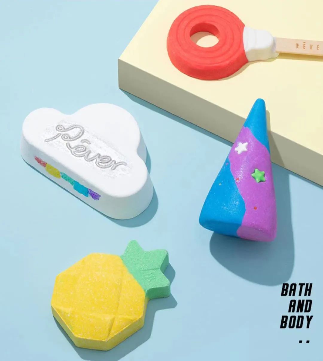 同是买买买,这届年轻人为何撑起了国潮一片天