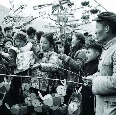 回忆童年8090过年情景,80后回忆童年过年真实视频