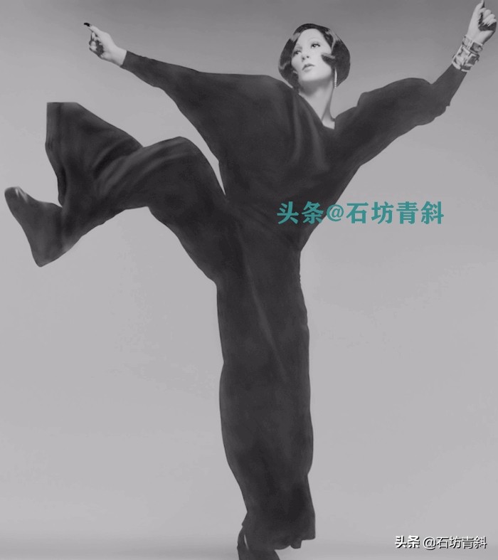 身边围绕无数小鲜肉,奇装异服的始祖,看她如何72变