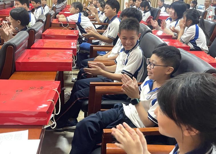 新化县残联主席走访慰问残疾人,走访慰问残疾人简讯