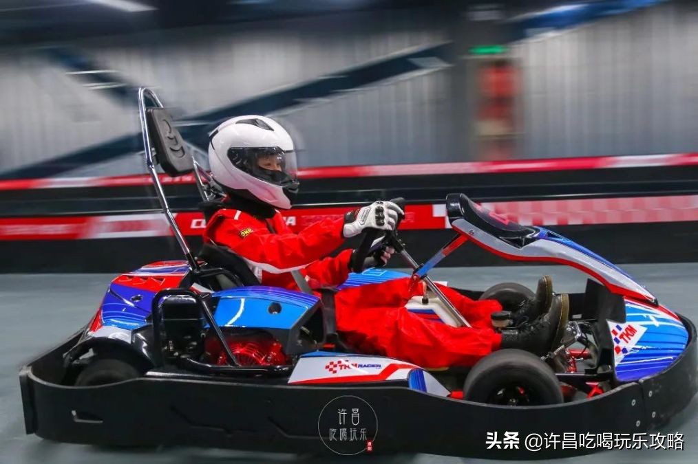 许昌科技广场下面竟然藏着一个卡丁车俱乐部，在朋友圈秒变酷盖