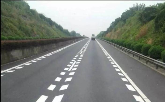 交警提醒这5种标线请铭记于心,马路上这几种标线代表啥意思