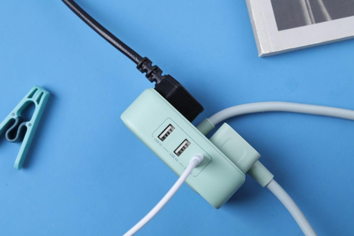 绿联智充魔盒测评,绿联65w智充魔盒cube测评