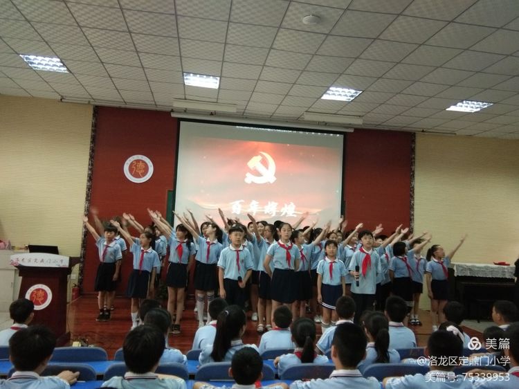 童心颂党诗歌朗诵小班,小学生集体歌颂党诗歌朗诵比赛