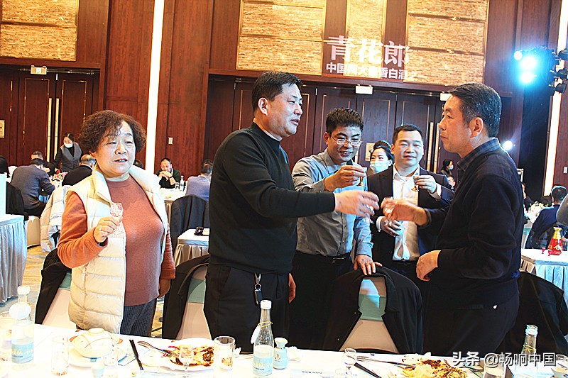 青花郎九九重阳纪念酒天青色,青花盛宴中国高端酱酒鉴赏大会