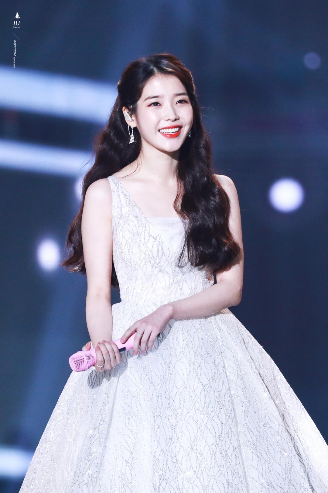 韩国李知恩iu牛仔裤,iu李知恩韩国跑男是哪一期