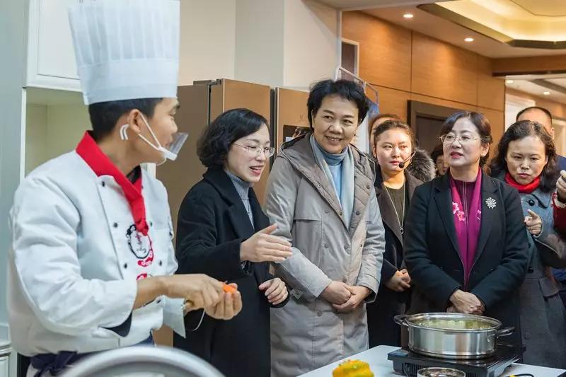 鍛ㄦ姤濡囪仈,濡囪仈鍛ㄦ姤涔¢晣