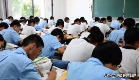 自古忠孝难两全，这位老师与其母亲的故事，感动了多少人？