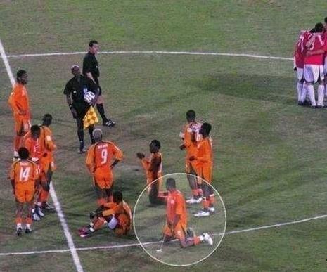 职业赛场拉肚子怎么办,罗斯受伤被扶回更衣室