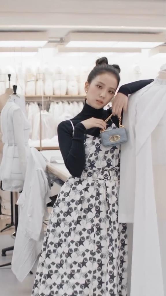 jisoo亮相dior高定秀场,diorjisoo巴黎照片