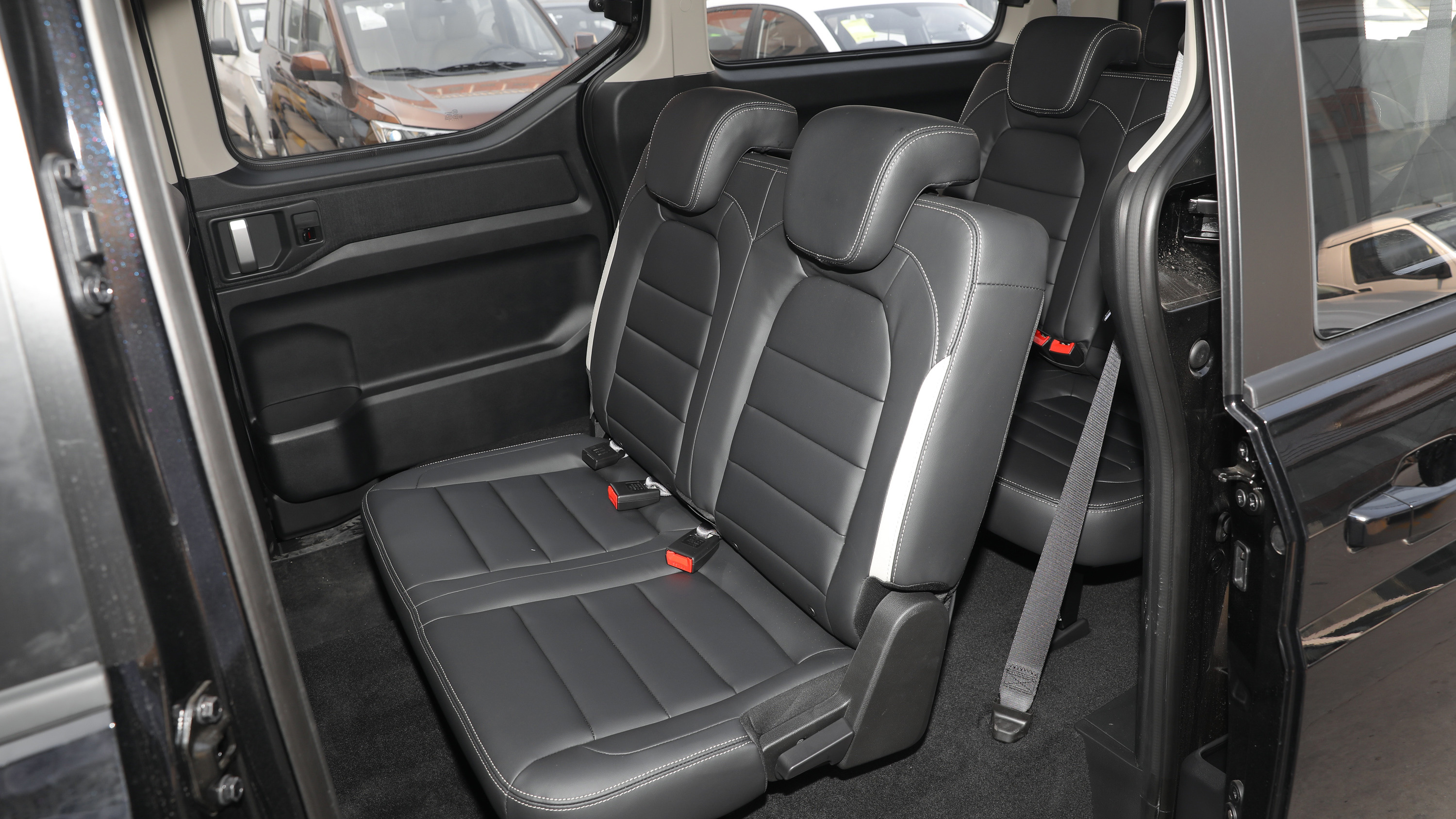 五菱最新款面包车有几款,九座的五菱面包车多少钱一辆