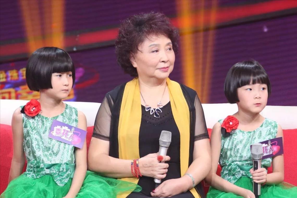 60岁老太生下双胞胎如今现状如何,60岁大妈冒死生下了双胞胎女儿