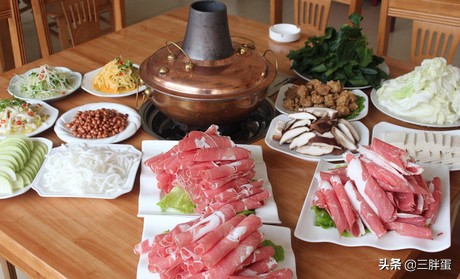 火锅蘸料油碟和芝麻酱哪个更好吃,吃火锅最正宗的麻酱蘸料