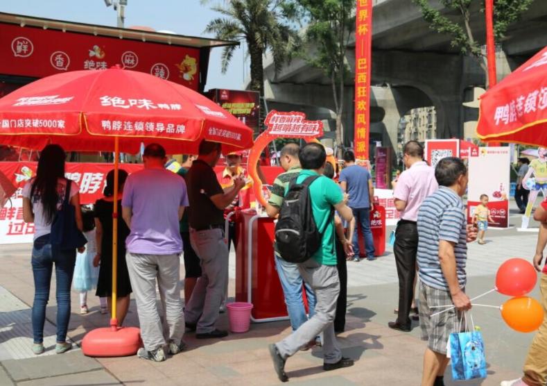 奇才戴文军，靠“偷师”反超周黑鸭，年赚40亿，全国门店上万家