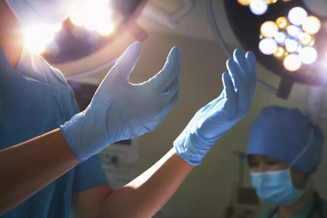 35岁的女子怀孕31周竟是三胞胎,女子怀孕40周胎死腹中