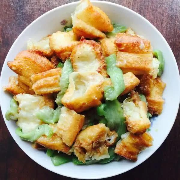 皮肤容易晒黑适合的防晒霜,做好防晒夏天必备防晒霜推荐分享