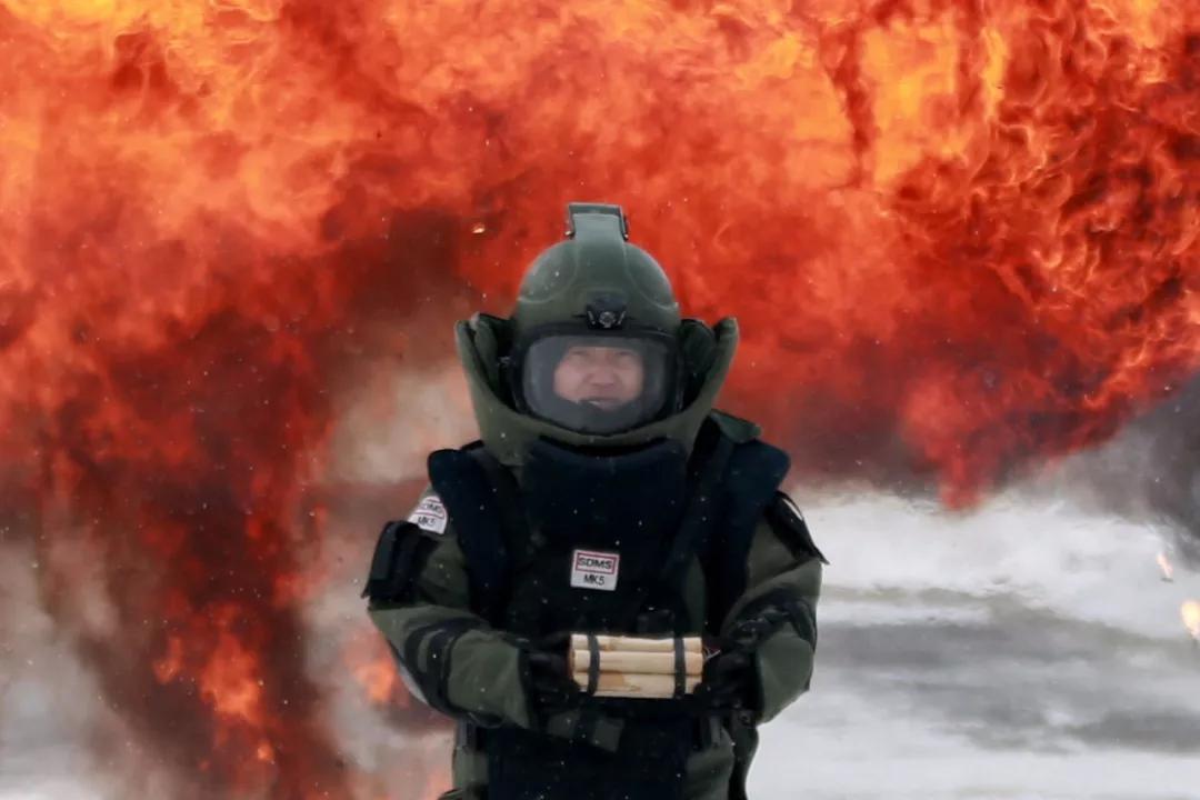 中国*警武**！是时候上头条了