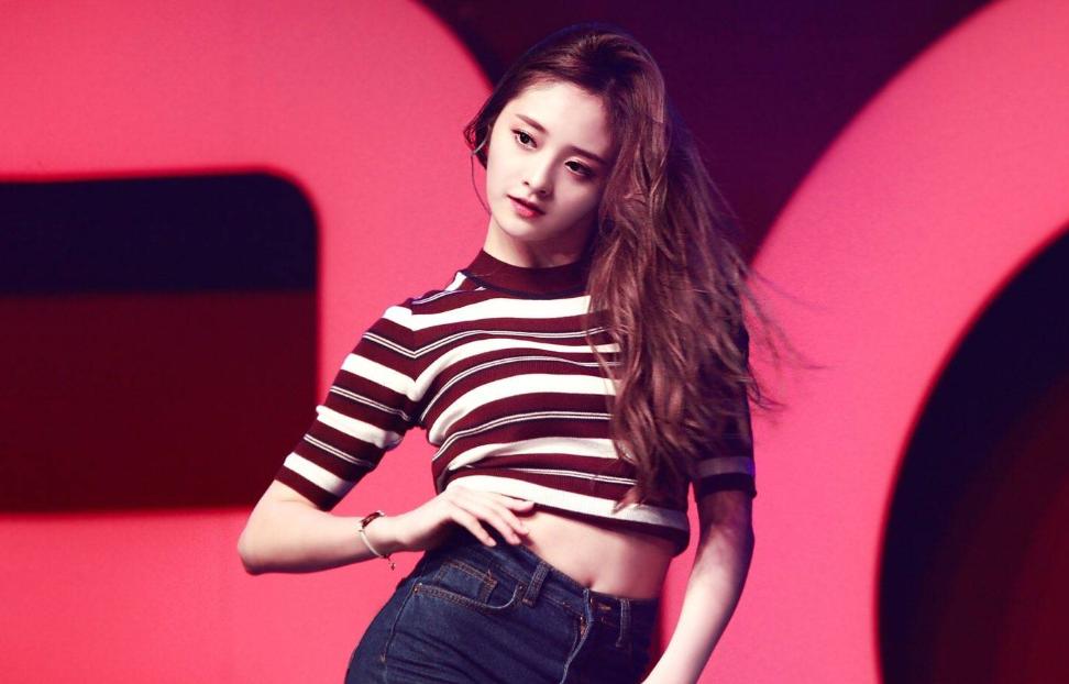 为什么有人扎头发很挺,为什么有的人扎头发和披发差距大