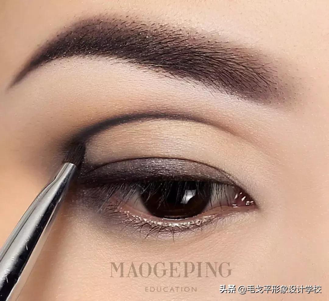 适合新手的不同场合六种眼影画法,买了不适合的眼影怎么办