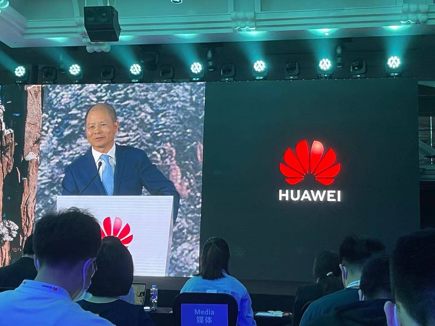 读书没用？腾讯招人年薪40万起步，国内企业招聘陷入“内卷”