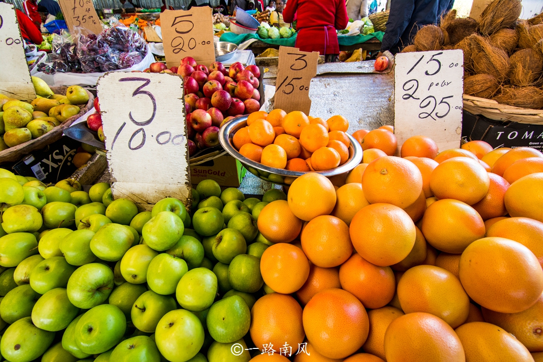 非洲的菜市场都卖些什么？品种没有中国丰富，当地人非常友善