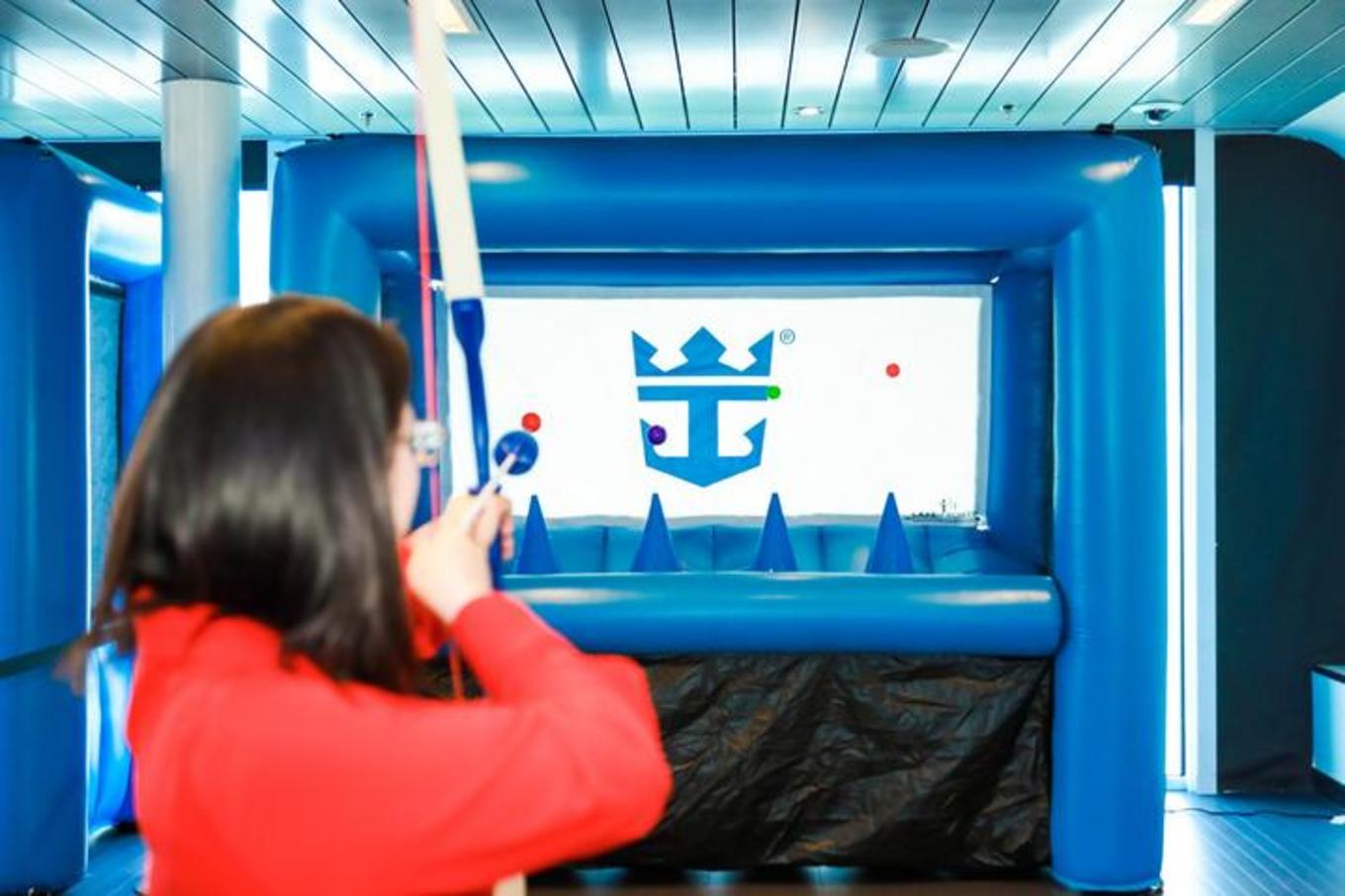 张翰王丽坤街头拍戏共赴海洋之城,张翰王丽坤同船共渡