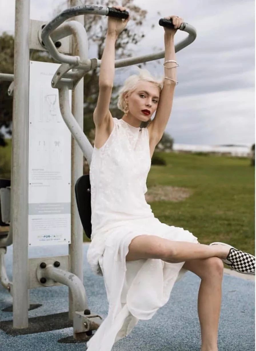 婚纱搭出时髦感｜不到百元的6件单品，手把手教给你