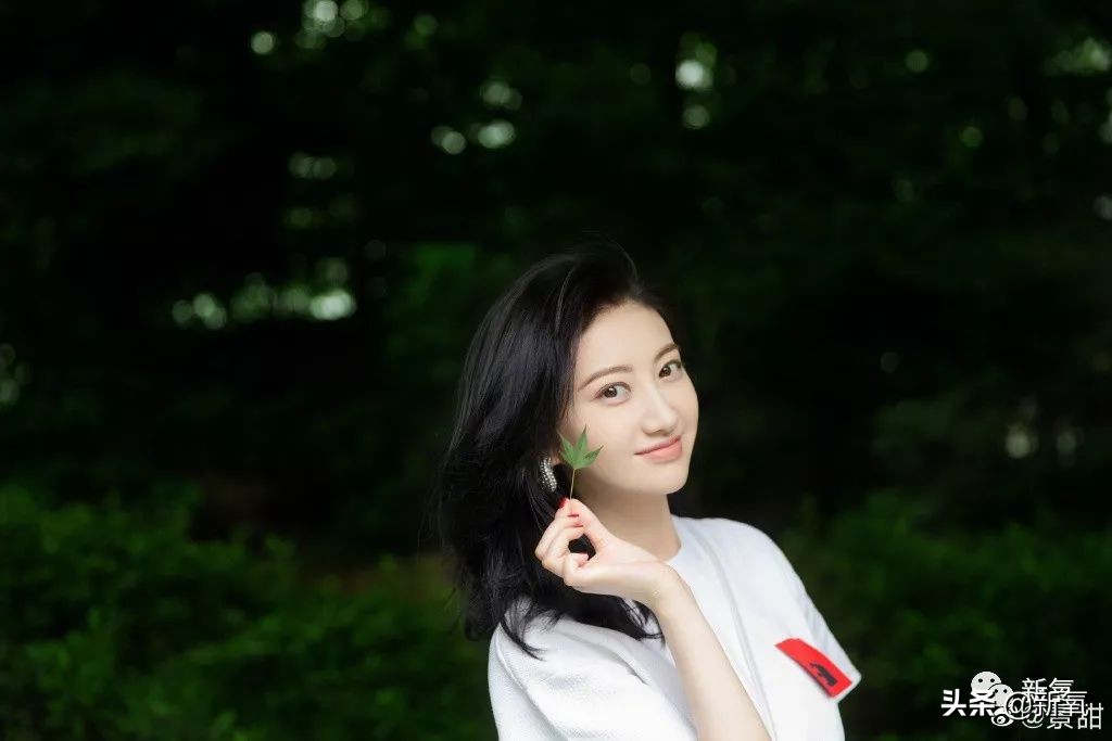 景甜修复之后的双眼皮是多宽,景甜修复后的双眼皮多宽