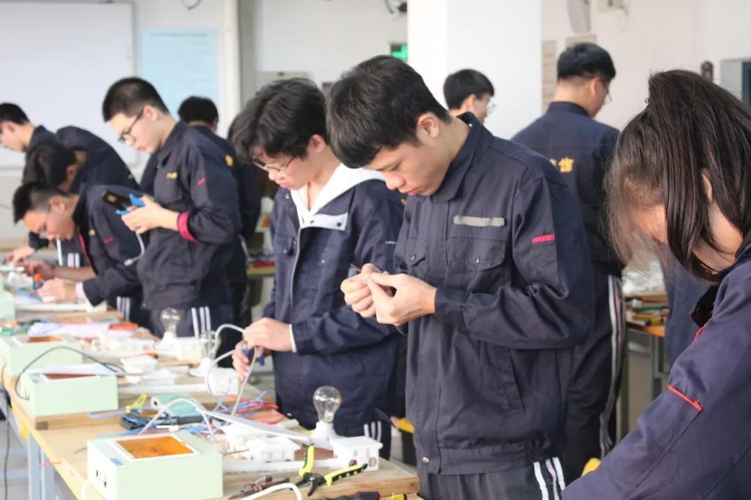 家门口好学校越来越多,家门口的好校园