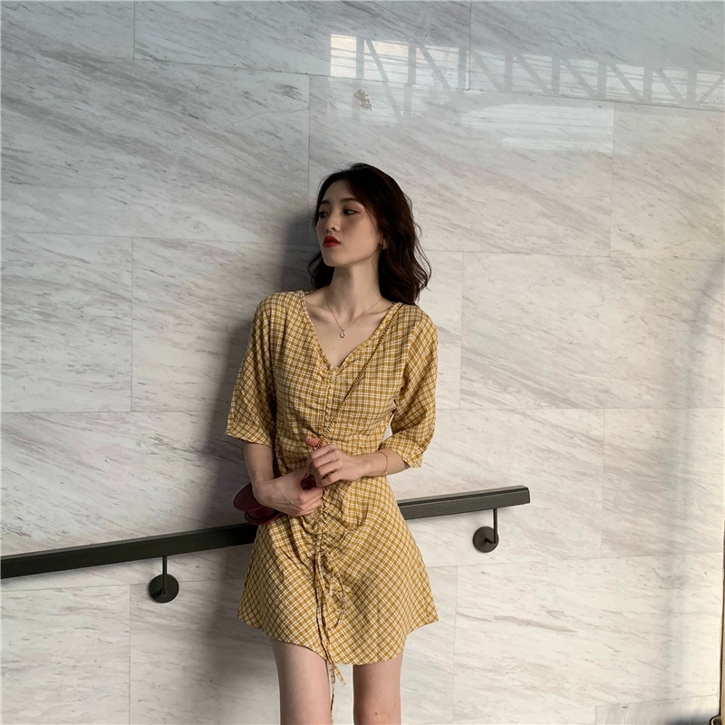 胸大的女生穿衣服该穿什么,胸小女生的选衣误区