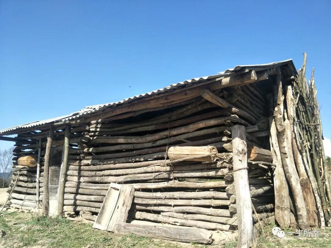 一川碧水,一川碧水一重山
