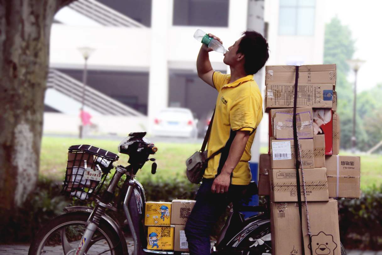 快递公司不送货上门有什么办法吗,怎样让快递送货上门不放菜鸟驿站