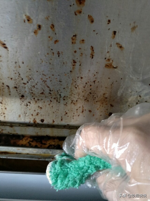 油烟机里清理出来的废油能干啥,油烟机废油不要倒掉帮大忙