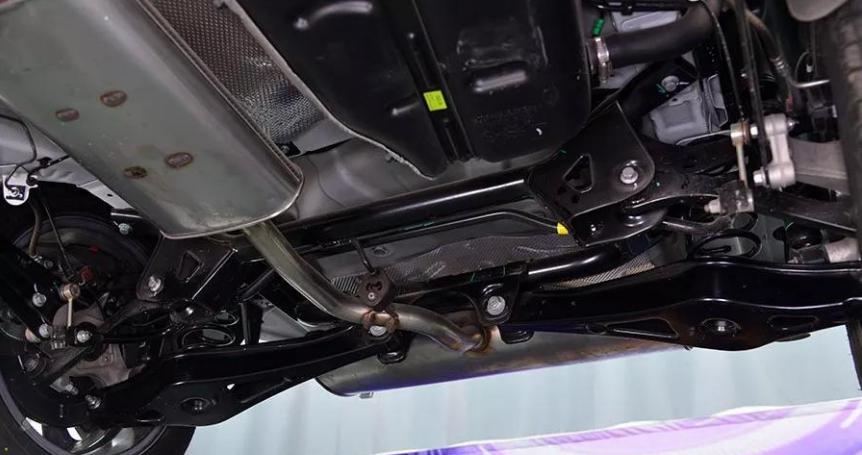 奇瑞与吉利谁强,有钱买吉利没钱买什么车子