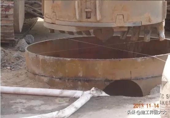 打桩塌孔原因,桩基钢筋笼变形怎么处理