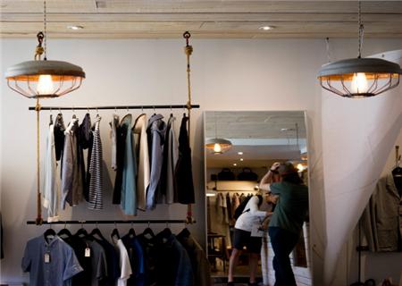 如何开服装店创业成本低些,创业开服装店具备什么条件
