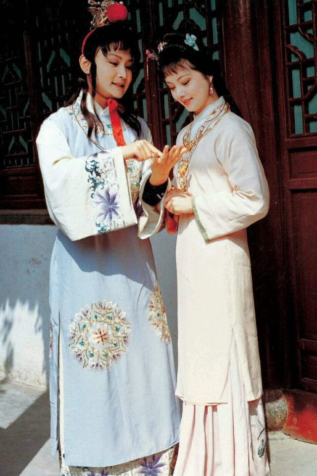 王熙凤和薛宝钗什么关系,王熙凤与薛宝钗的性格区别